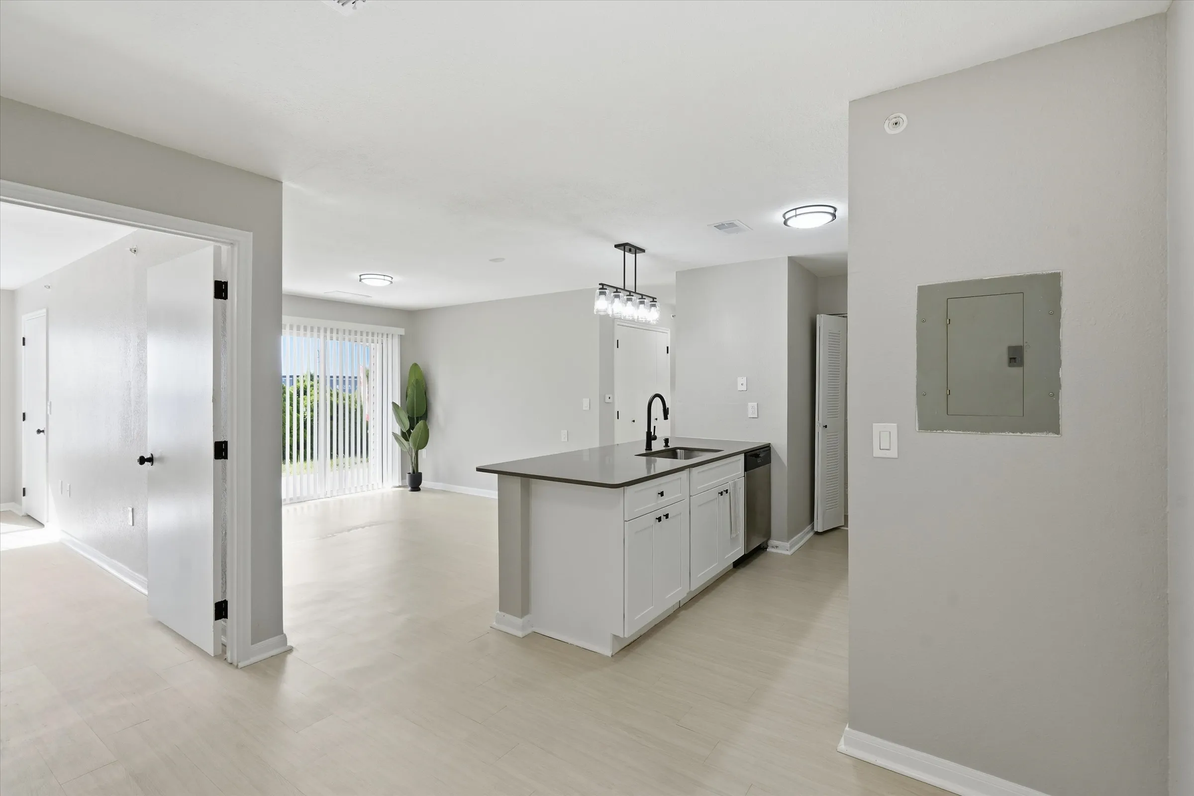 2 Bedroom / 1 Bathroom Apartments