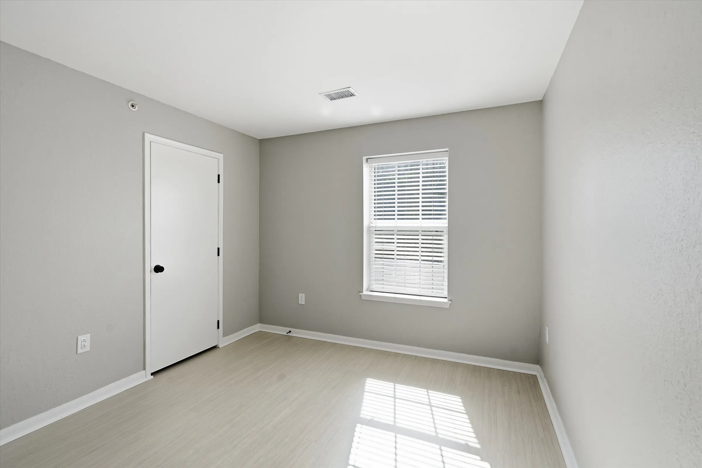 3 Bedroom / 1.5 Bathroom Apartments